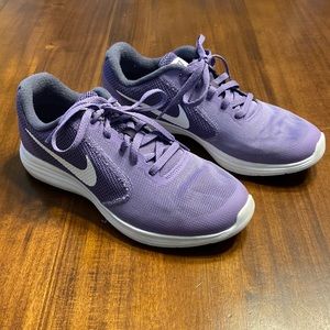 Girl’s Nike Revolution 3